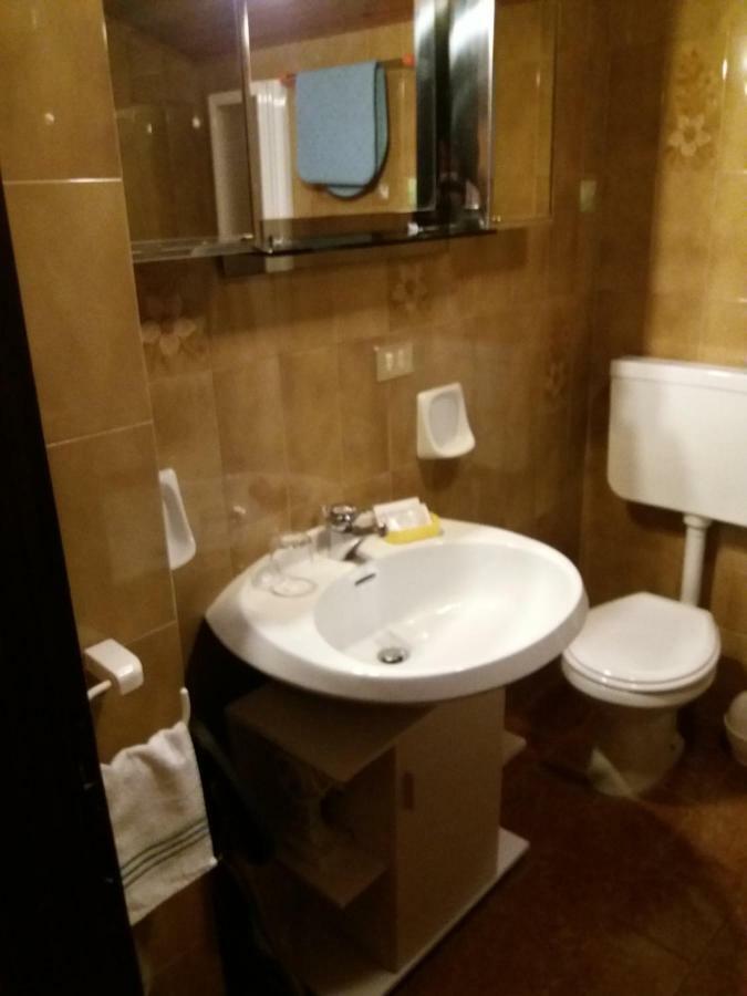Casa Lily Apartment Lombro Ngoại thất bức ảnh